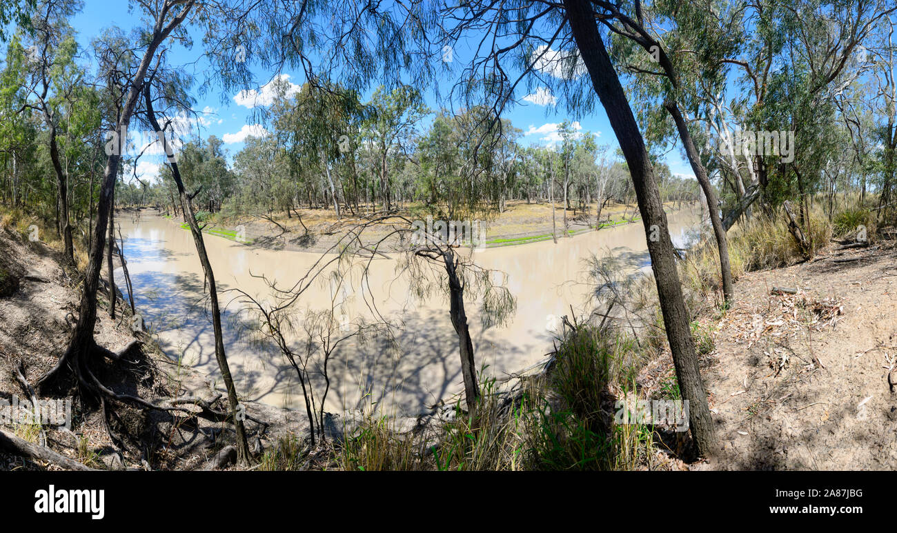 Vista panoramica di arcieri attraversando il fiume Condamine, vicino Chinchilla, Queensland, QLD, Australia Foto Stock