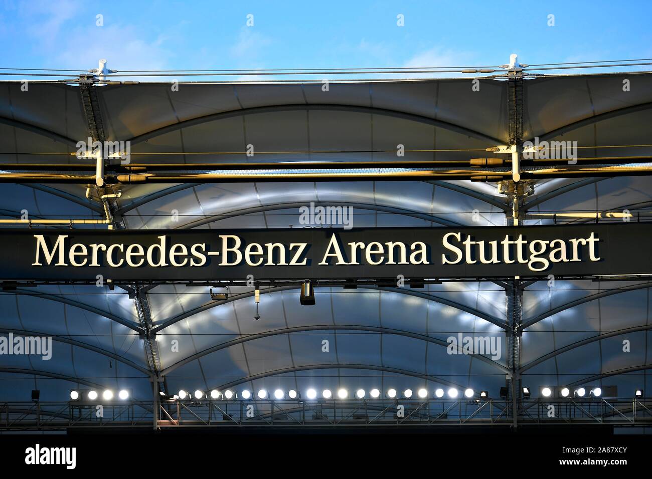 Tribune con caratteri della Mercedes-Benz Arena, Stoccarda, Baden-Württemberg, Germania Foto Stock