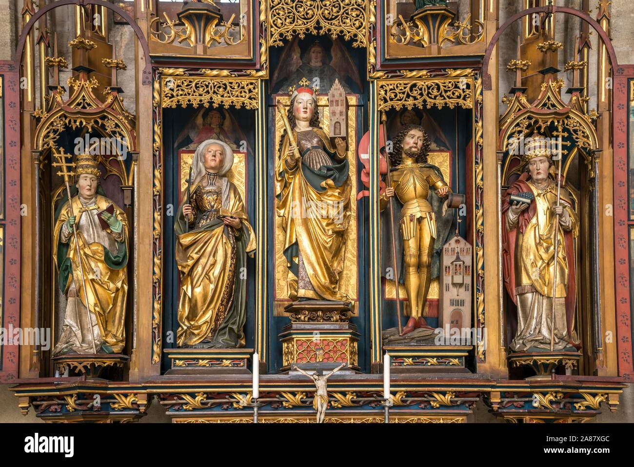 Croce altare nella città cattolica chiesa parrocchiale St. Georg, Dinkelsbuhl, Media Franconia, Baviera, Germania Foto Stock