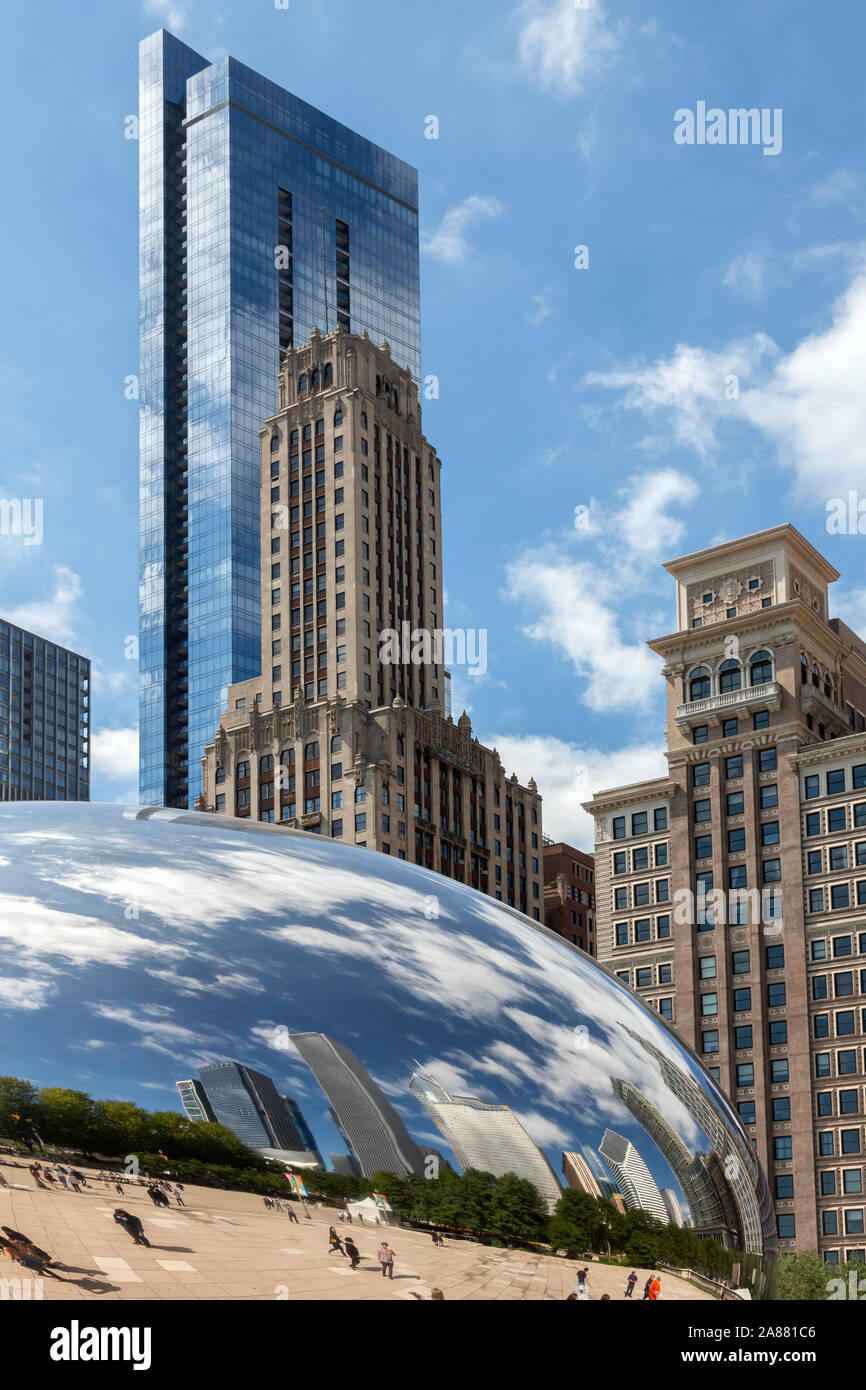 Cloud Gate, aka il fagiolo, AT&T Plaza, Millenium Park, il Loop, Chicago, Illinois, Stati Uniti d'America Foto Stock