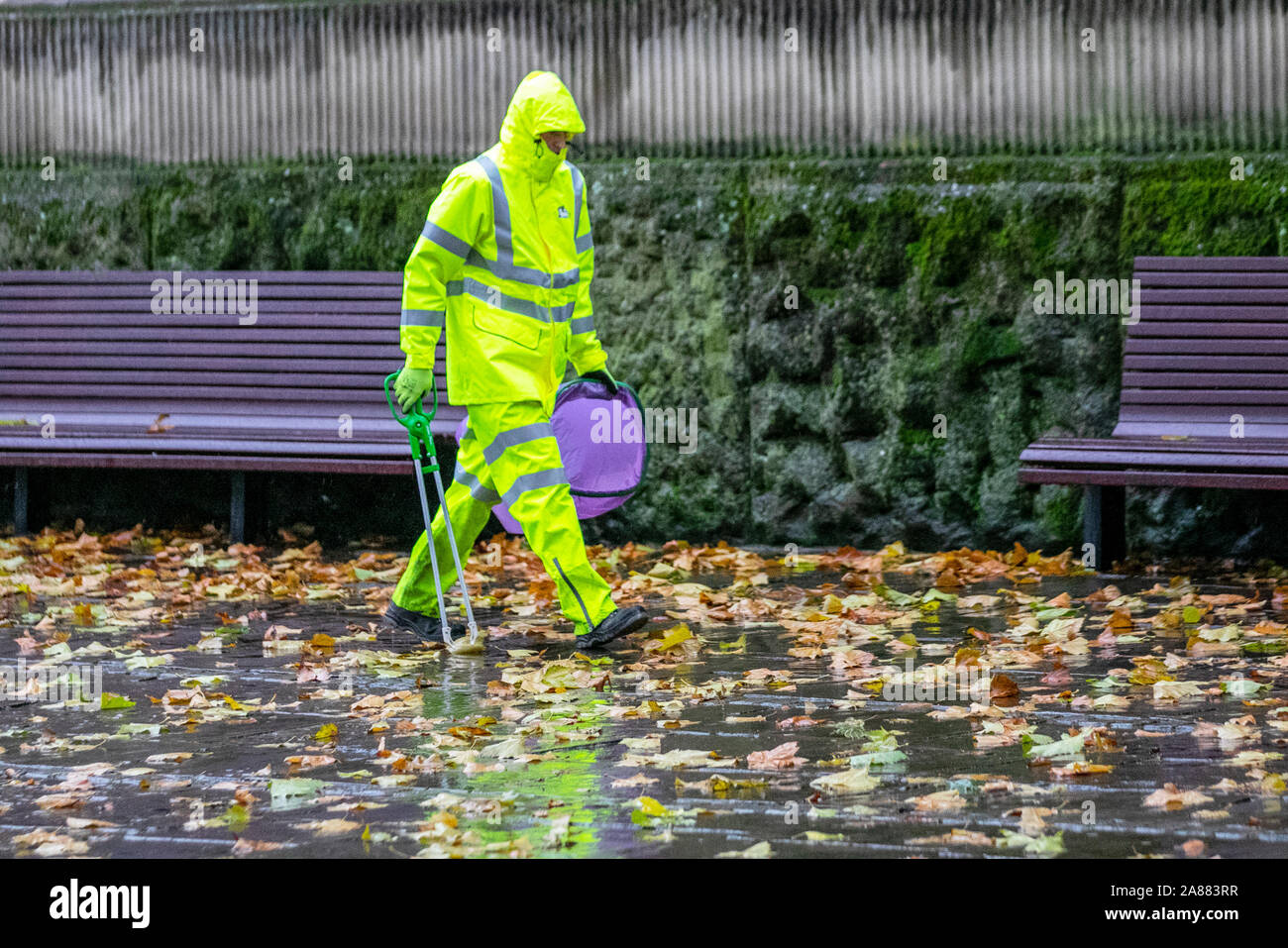 Preston, Lancashire. Regno Unito Meteo. 7 Nov, 2019. Heavy Rain all'inizio della giornata nel centro della citta'. Credito: MediaWorldImages/Alamy Live News Foto Stock