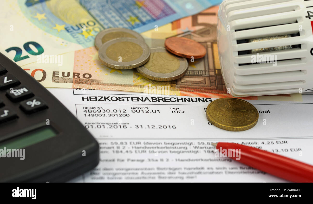 Fatturazione di riscaldamento, il denaro e il termostato Foto Stock