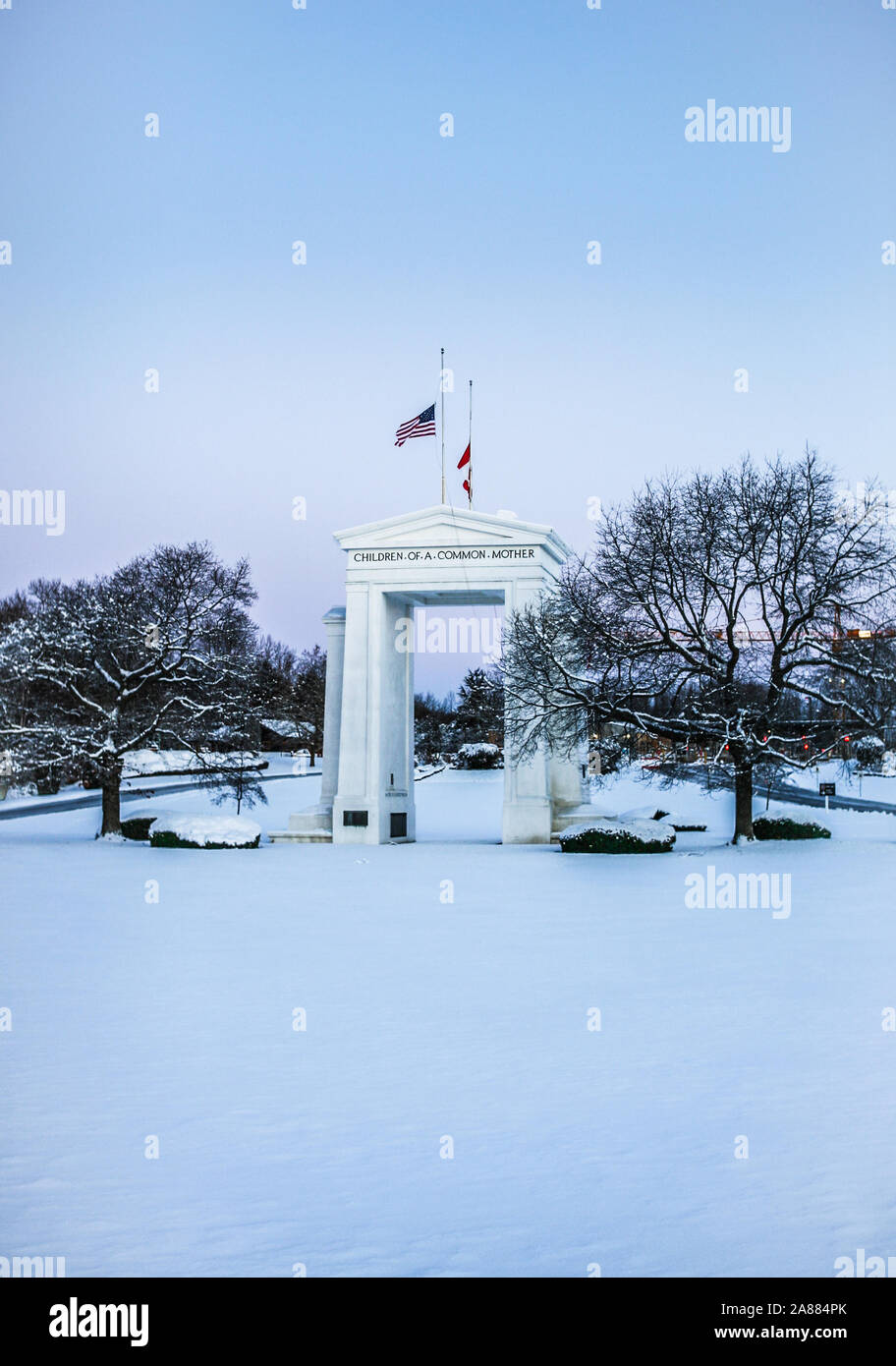 Arco della Pace all'Arco della Pace del valico di frontiera a confine con il Canada tra Stato di Washington e British Columbia a Blaine (US) e Douglas (BC) Foto Stock