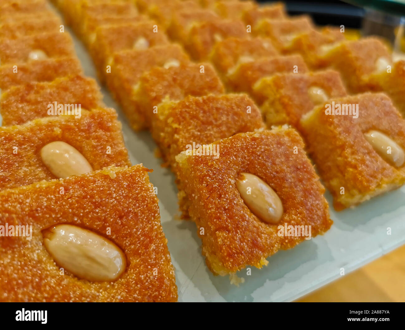Basbousa Harissa Hareesa- in casa arabo egiziane e libanesi dessert eid ramadan i cookie Foto Stock