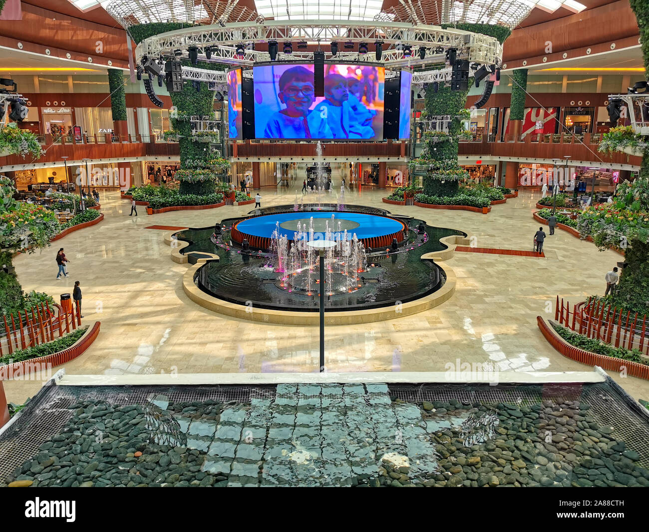 Ottobre 13 2019-Mall of Qatar,Doha, Qatar: il bellissimo centro commerciale in Qatar,il centro commerciale Mall of Qatar con io amo il Qatar digital signage Foto Stock