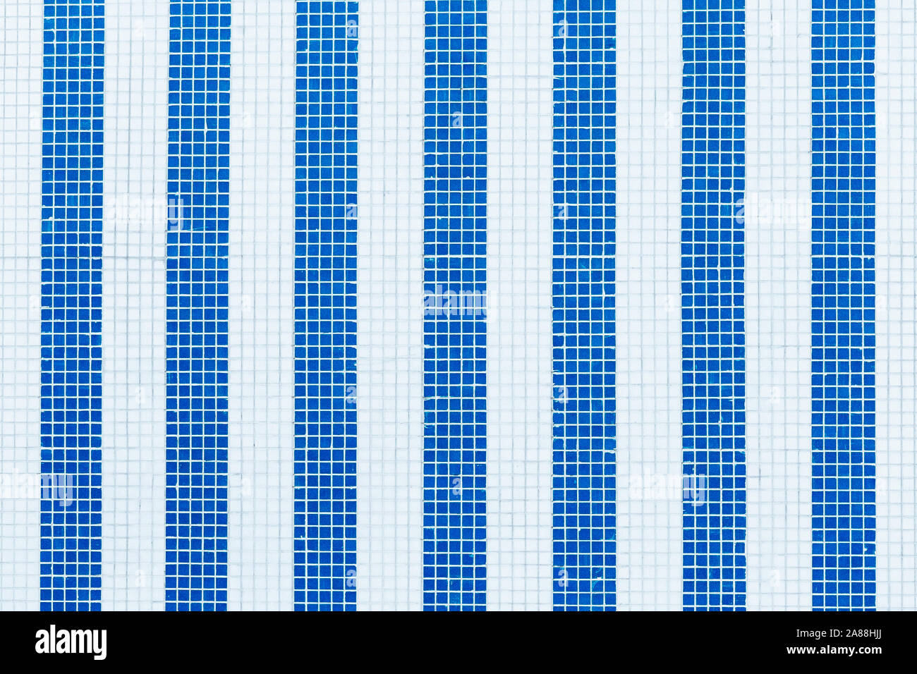 Vecchia Griglia a strisce di piastrelle quadrate in colore blu Foto Stock