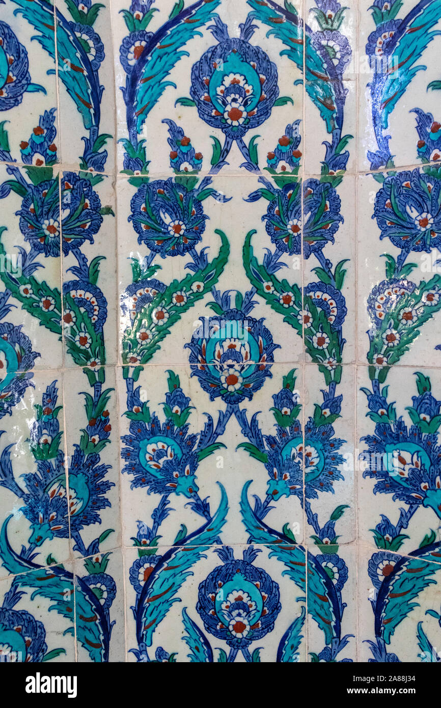 Dettaglio della tilework, Çinili moschea, Orta valido? moschea o Mahpeyker Kösem valido? La Moschea del Sultano, Uskudar, Istanbul, Turchia Foto Stock