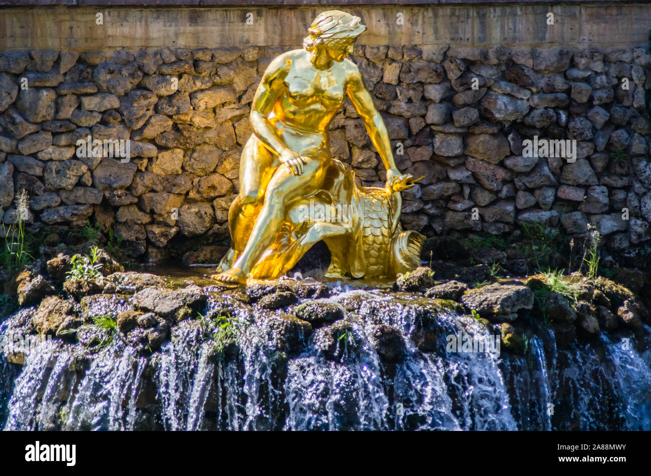 Statua d'oro a Peterhof, San Pietroburgo, Russia Foto Stock