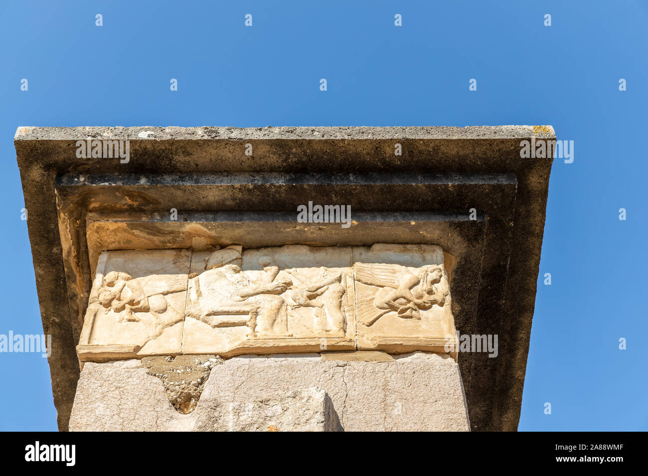 Di rilievo sul cosiddetto 'Arpia tomba' a Xanthos antica città di Lycia ora nella provincia di Antalya in Turchia. Foto Stock