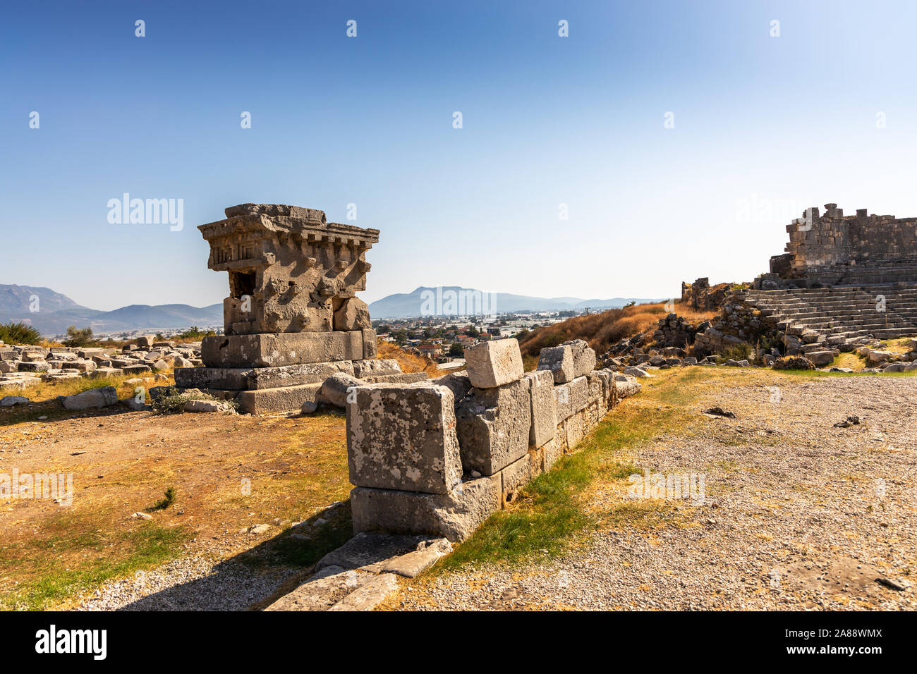 Le rovine di Xanthos antica città di Lycia nella provincia di Antalya in Turchia. Foto Stock