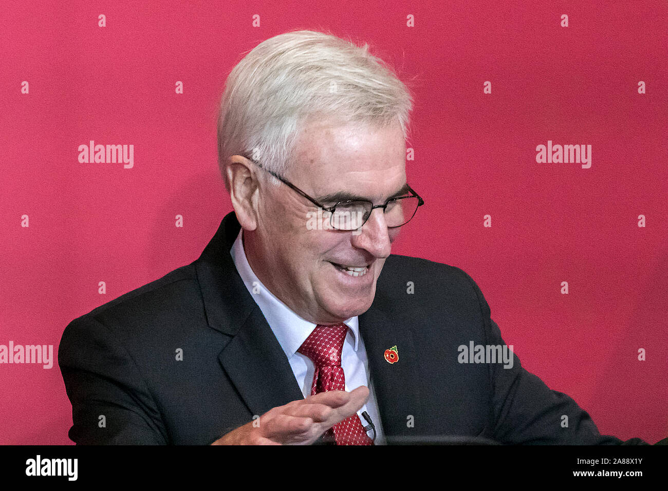 Liverpool, Merseyside. Il 7 novembre 2019. John McDonnell, il cancelliere ombra, parlando nella città di Liverpool di annunciare il primo grande annuncio di politica in testa fino al XII Dicembre elezione generale. È lui che delinea i piani per rompere HM Treasury e spostare una grande parte del processo decisionale al nord. Signor McDonnell è inoltre stanziare un ulteriore £150bn in una nuova trasformazione sociale fondo per essere speso per i primi cinque anni di "il nostro governo laburista'. Credito: Cernan Elias/Alamy Live News Foto Stock