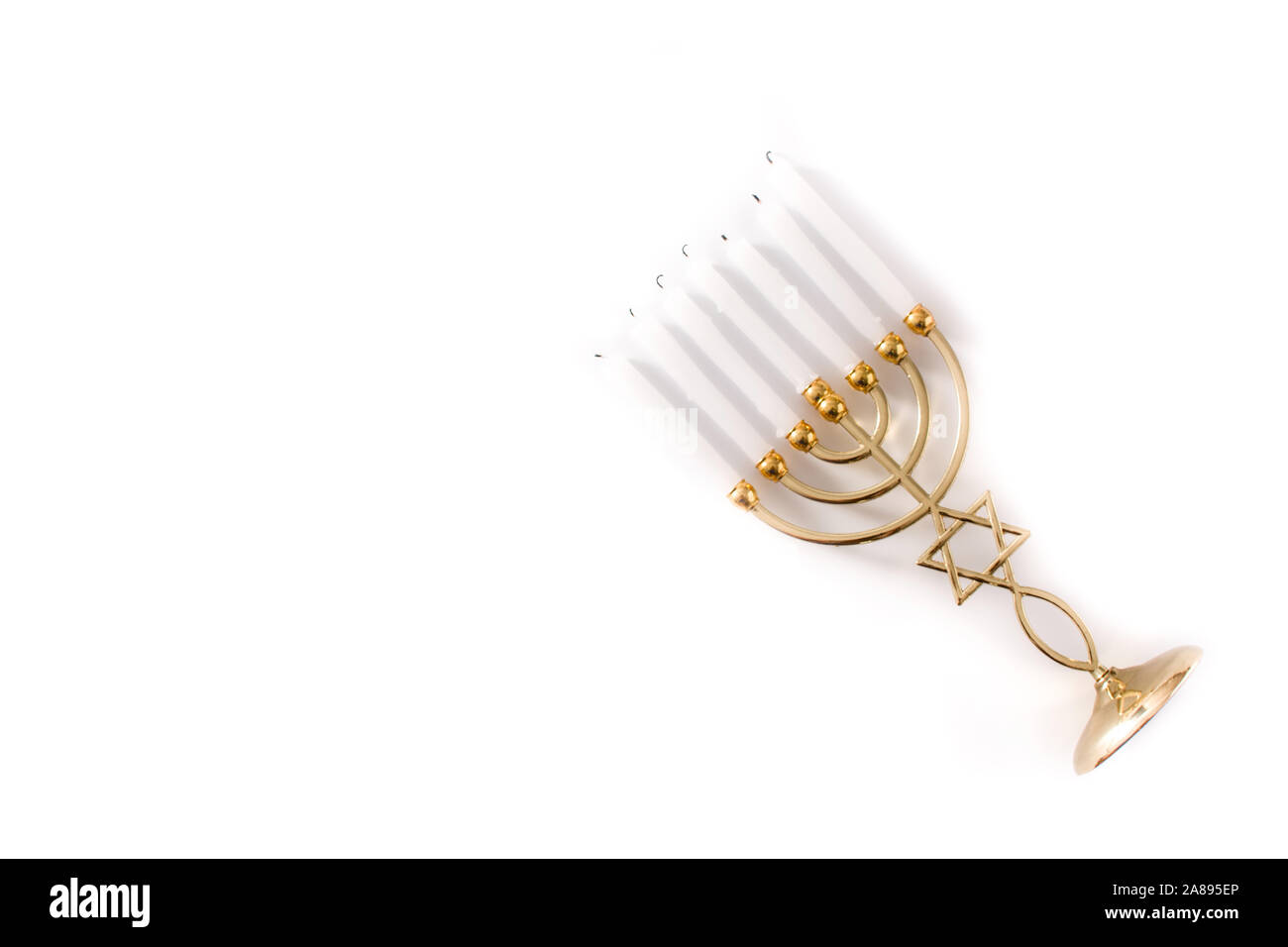 Jewish Hanukkah menorah isolati su sfondo bianco. Vista dall'alto. Spazio di copia Foto Stock