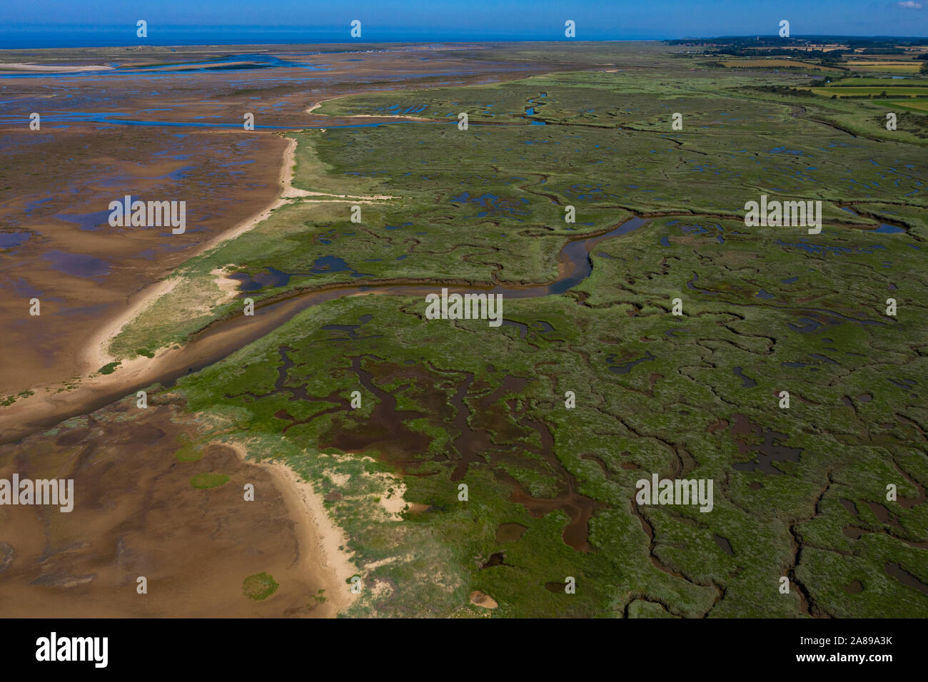 Elevato livello vista aerea di barene lungo la costa est vicino rigidamente,Norfolk, Inghilterra Foto Stock