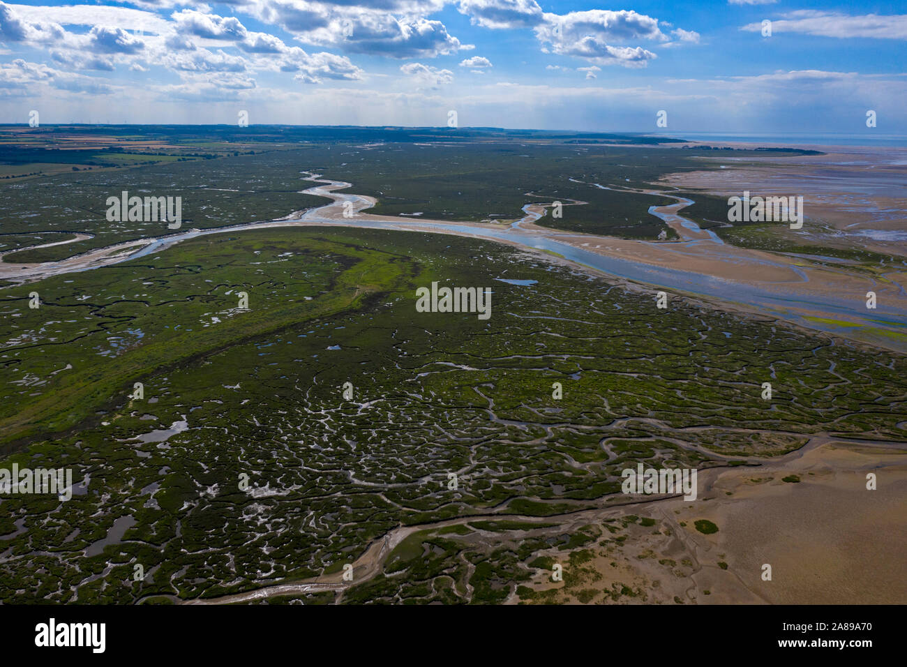 Elevato livello vista aerea di barene lungo la costa est vicino rigidamente,Norfolk, Inghilterra Foto Stock