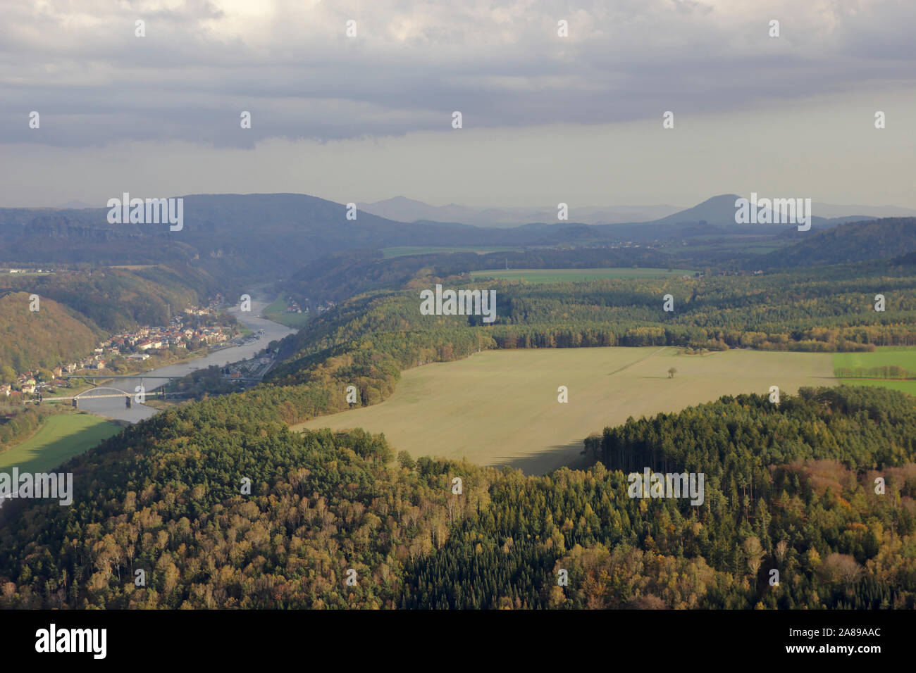 Vista da Lilienstein verso Bad Schandau Foto Stock