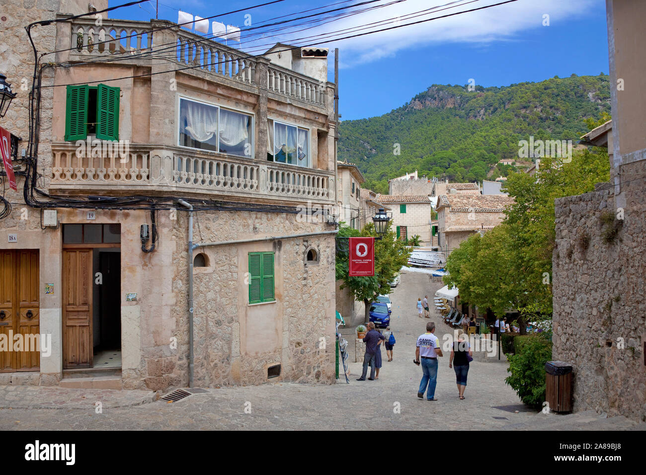 Le vecchie case in centro storico di Valldemossa, regione Comarca, Serra de Tramuntana, Maiorca, isole Baleari, Spagna Foto Stock