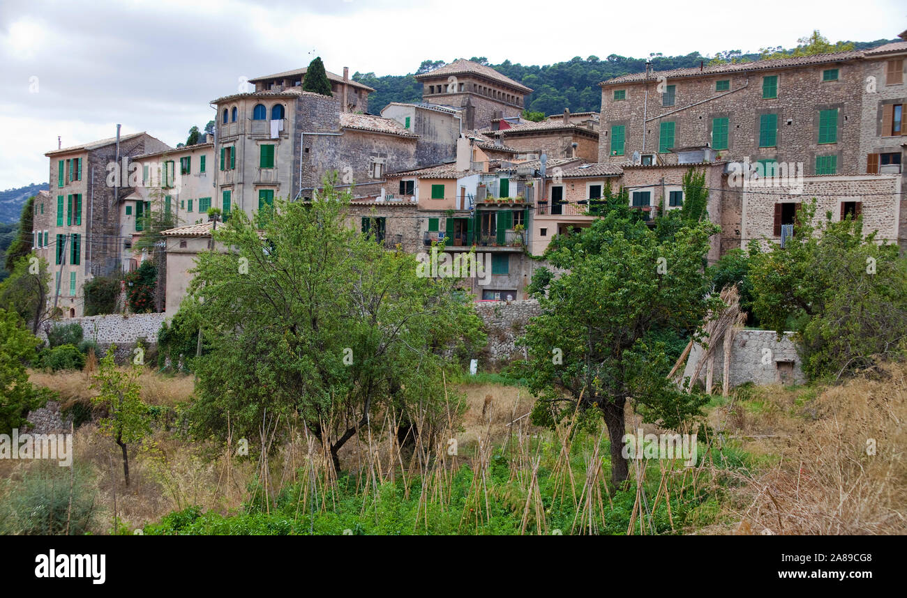 Le vecchie case in centro storico di Valldemossa, regione Comarca, Serra de Tramuntana, Maiorca, isole Baleari, Spagna Foto Stock