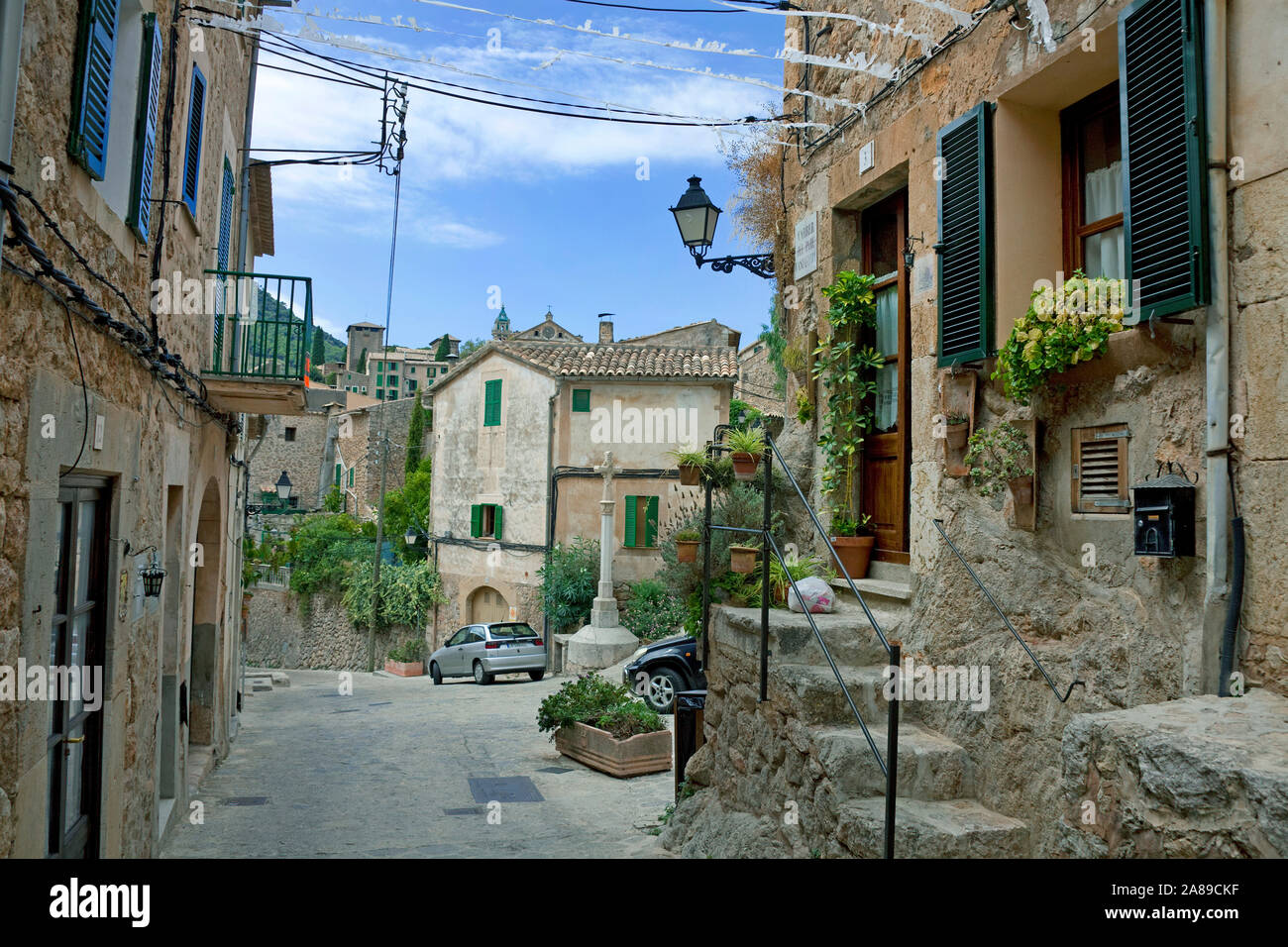 Le vecchie case in centro storico di Valldemossa, regione Comarca, Serra de Tramuntana, Maiorca, isole Baleari, Spagna Foto Stock