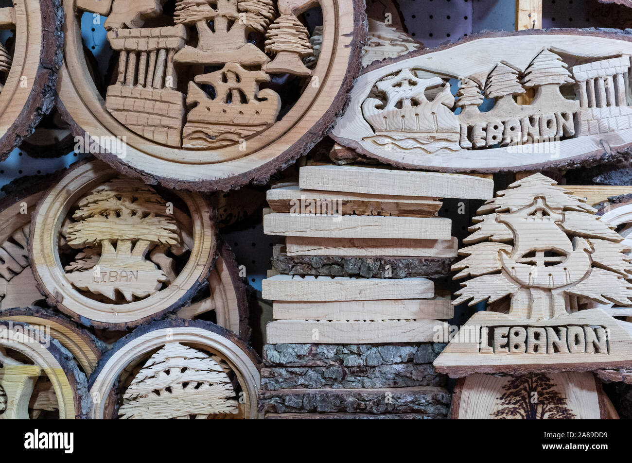 Albero di cedro carving negozio di souvenir in Libano Foto Stock