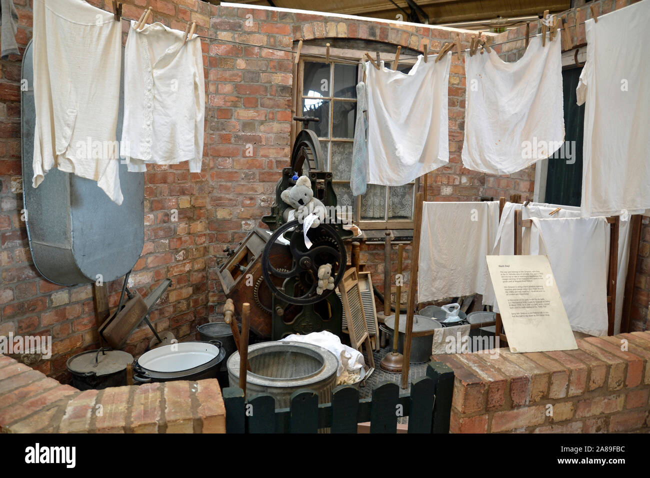 Victorian giorno di lavaggio display presso la Abbey Pumping Station Museum, Leicester, Regno Unito. Ospita mostre sul lavaggio, liquame, trasporto. Foto Stock