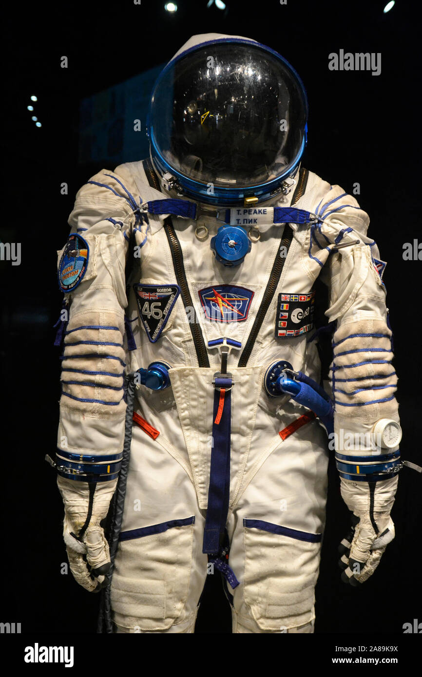 Astronauta Tim del picco tuta spaziale presso il Centro Spaziale Nazionale, Leicester, Leicestershire, Regno Unito. Foto Stock