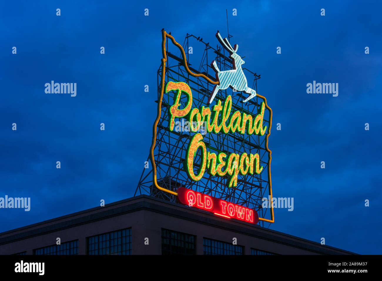 Portland Oregon Città Vecchia insegna al neon al crepuscolo Foto Stock