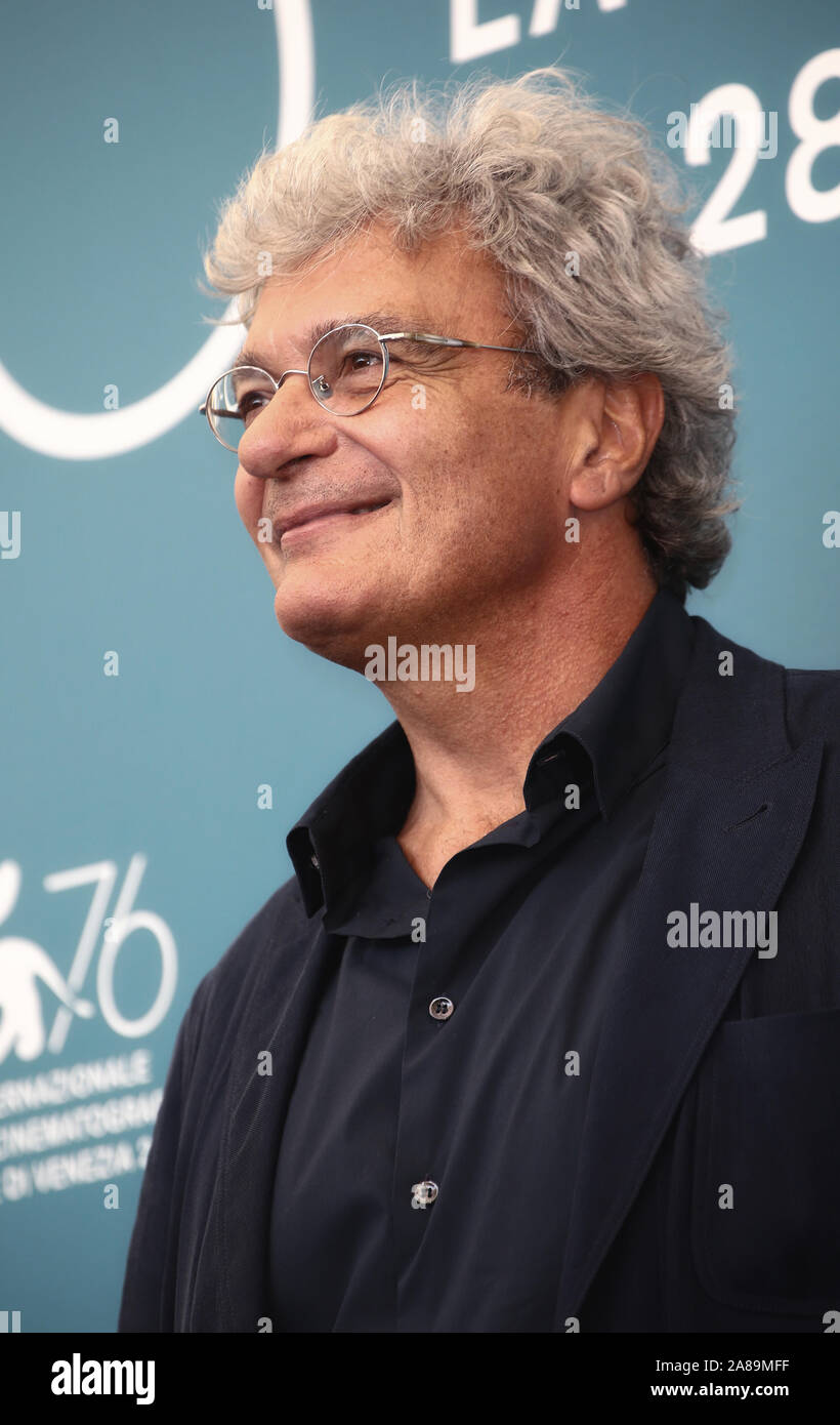 Venezia, Italia - 30 agosto 2019: Mario Martone assiste 'Il dato ISTAT del Rione Sanita' photocall durante il 76° Festival del Cinema di Venezia Foto Stock