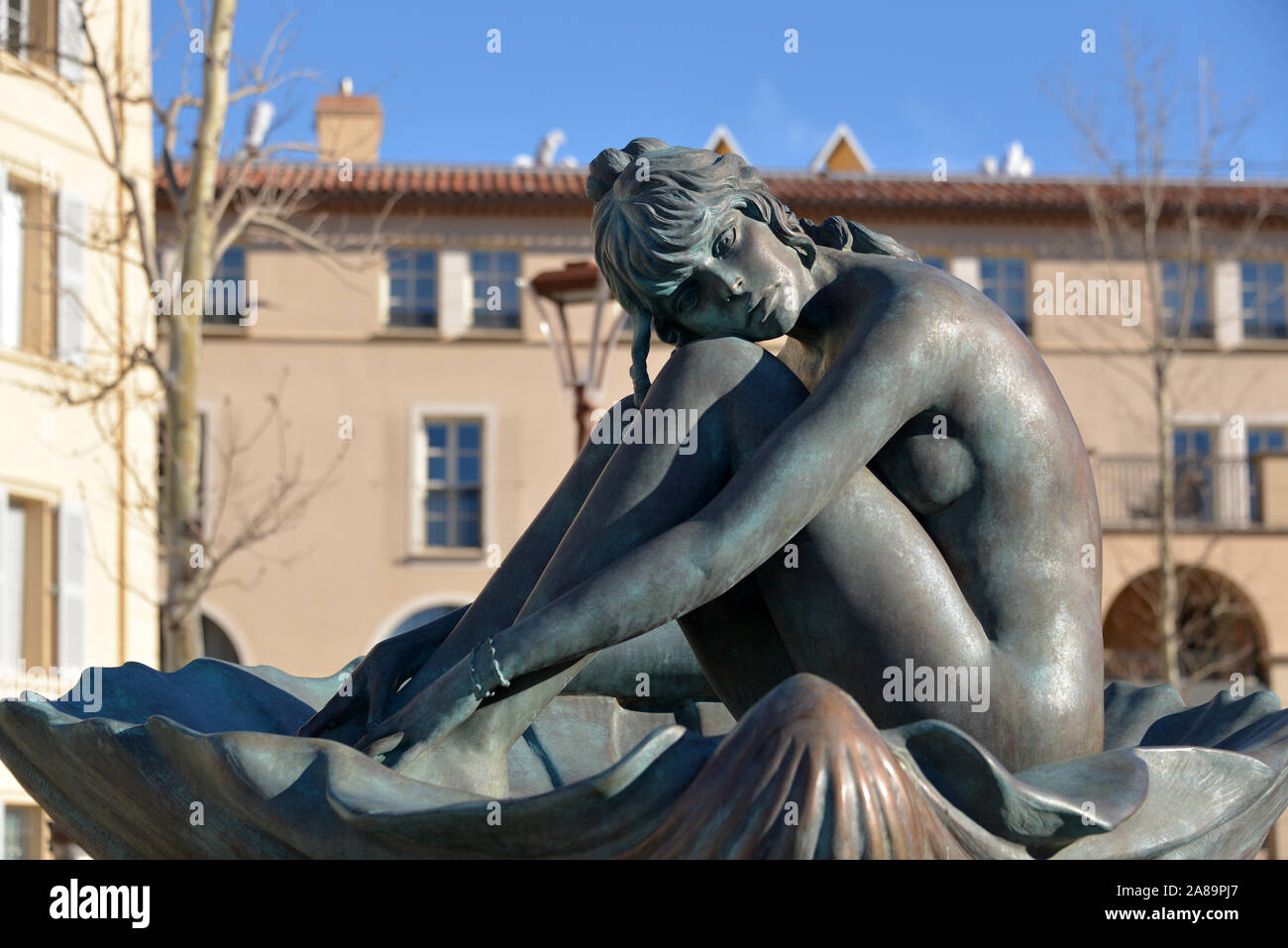 Statua della stella francese Brigitte Bardot a St Tropez davanti alla stazione della gendarmeria Foto Stock