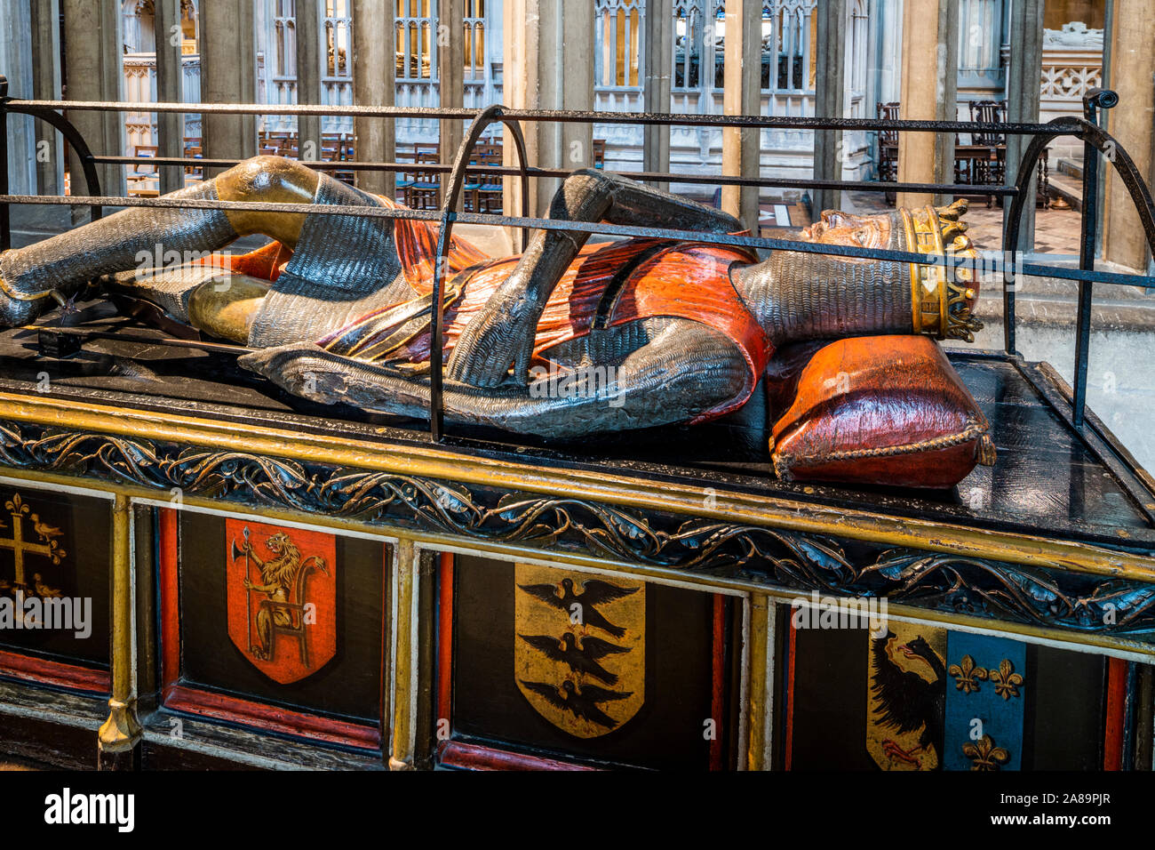 Effigie (intagliati da bog oak) di Robert Curthose, duca di Normandia, primogenito di Guglielmo il Conquistatore, nella cattedrale di Gloucester Regno Unito - morì nel 1134. Foto Stock