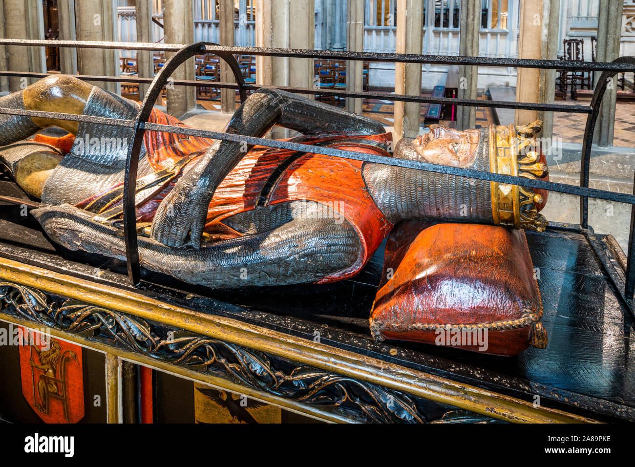 Effigie (intagliati da bog oak) di Robert Curthose, duca di Normandia, primogenito di Guglielmo il Conquistatore, nella cattedrale di Gloucester Regno Unito - morì nel 1134. Foto Stock