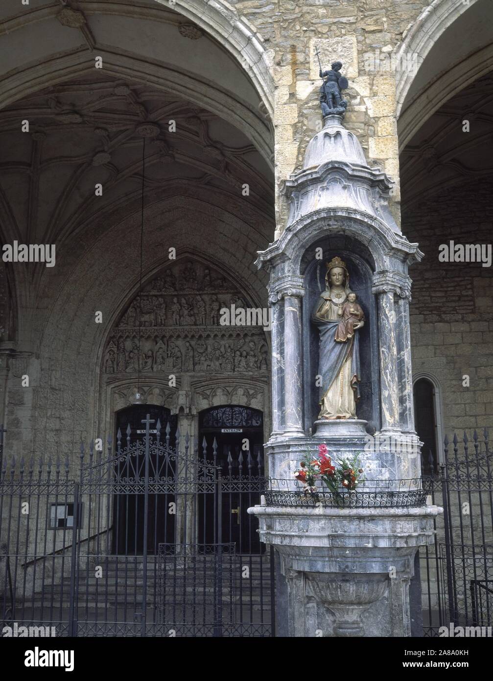 PORTADA DE S MIGUEL CON LA Virgen Blanca. Posizione: ST. MICHAEL's Church. VITORIA. ALAVA. Spagna. VIRGEN BLANCA. SANTA MARIA LA BLANCA. Foto Stock