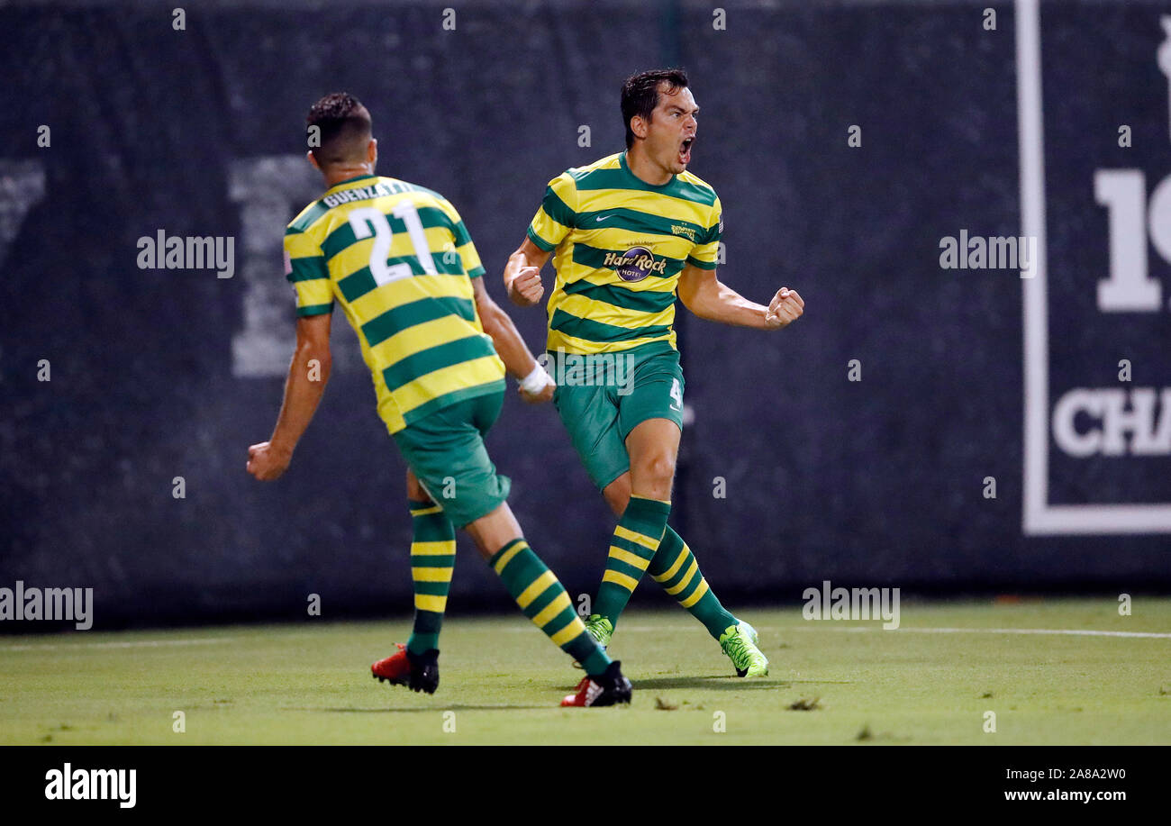 Marcel Schafer celebra dopo un goal durante il Tampa Bay Rowdies match contro New York Red Bulls II al campo Lang. Foto Stock