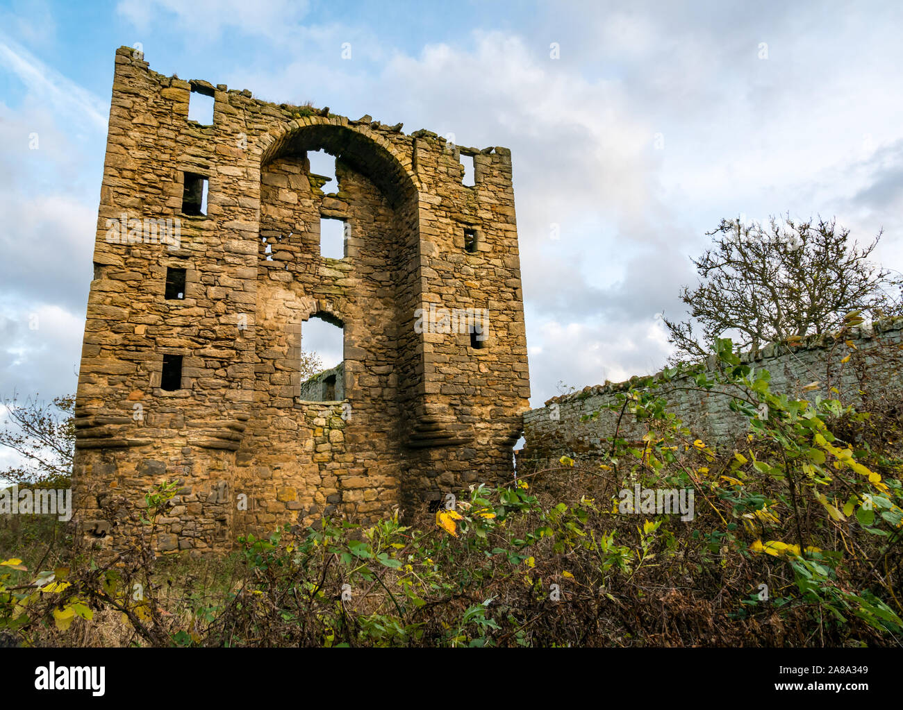 Rovine del XVI secolo il castello di Saltcoats, un elevato cortile castello, Gullane, East Lothian, Scozia, Regno Unito Foto Stock