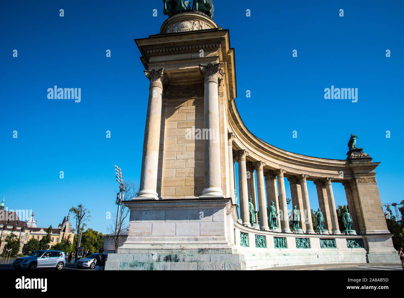 Piazza degli Eroi è nota per la sua iconica statua complesso che presenta sette chieftains di Magyars e altri importanti leader ungherese, Foto Stock