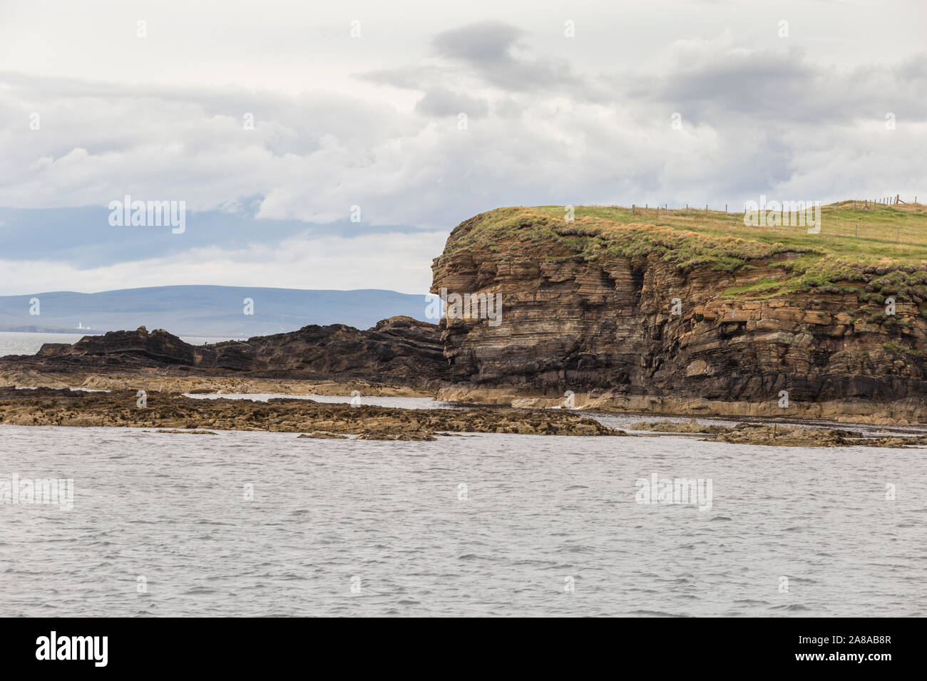 Orkney Islands costa durante un giorno di estate, Scozia. Foto Stock