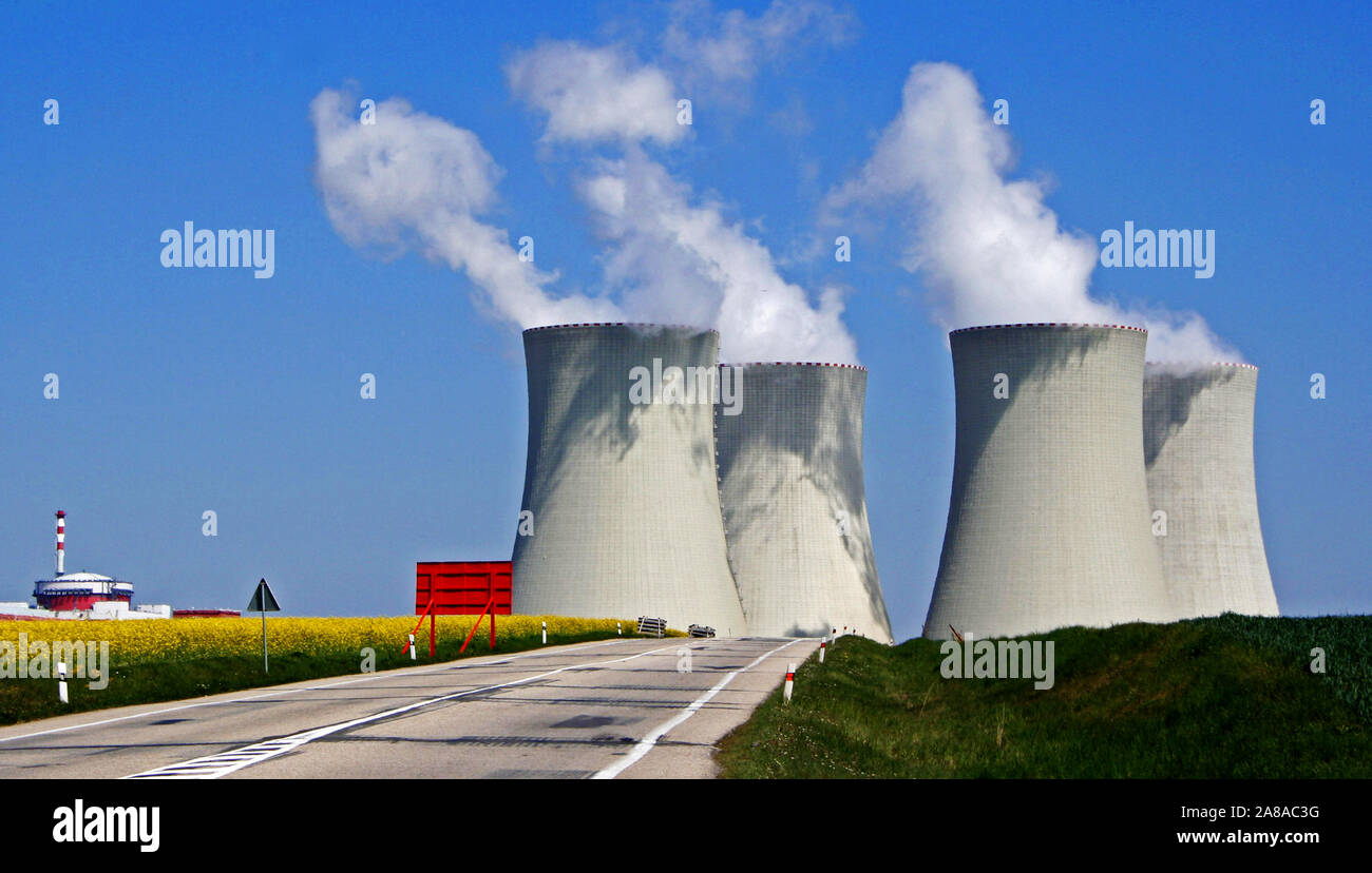 Kraftwerk, CO2-Ausstoss, Klimasteuer, CO2-Steuer, Umweltsteuer, Emissionssteuer, Kernkraftwerk, Foto Stock