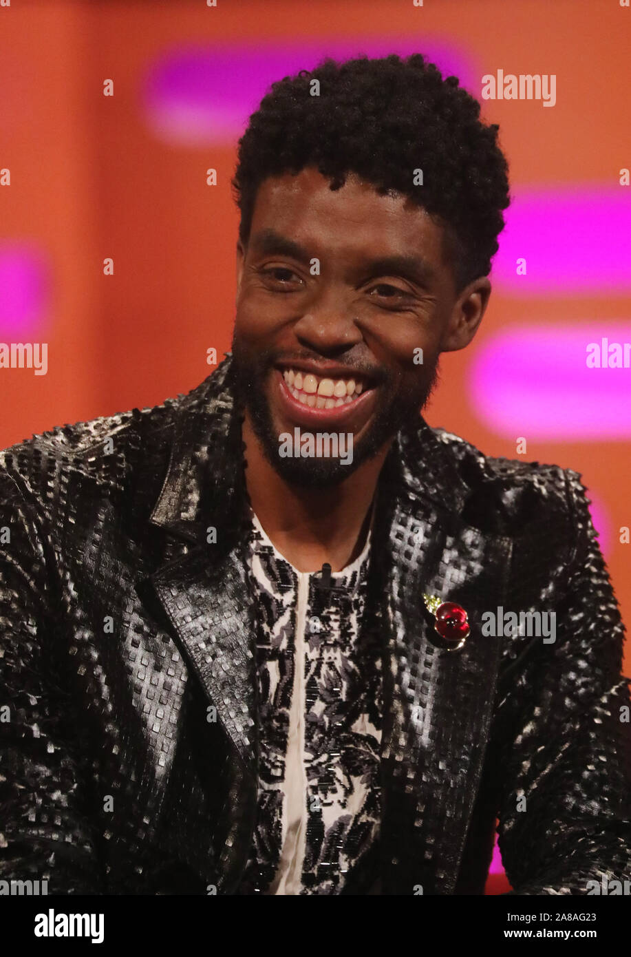 Chadwick Boseman durante le riprese per il Graham Norton Show alla BBC Studioworks 6 Centro Televisivo, Wood Lane, Londra, per essere messo in onda su BBC One il venerdì sera. Foto Stock