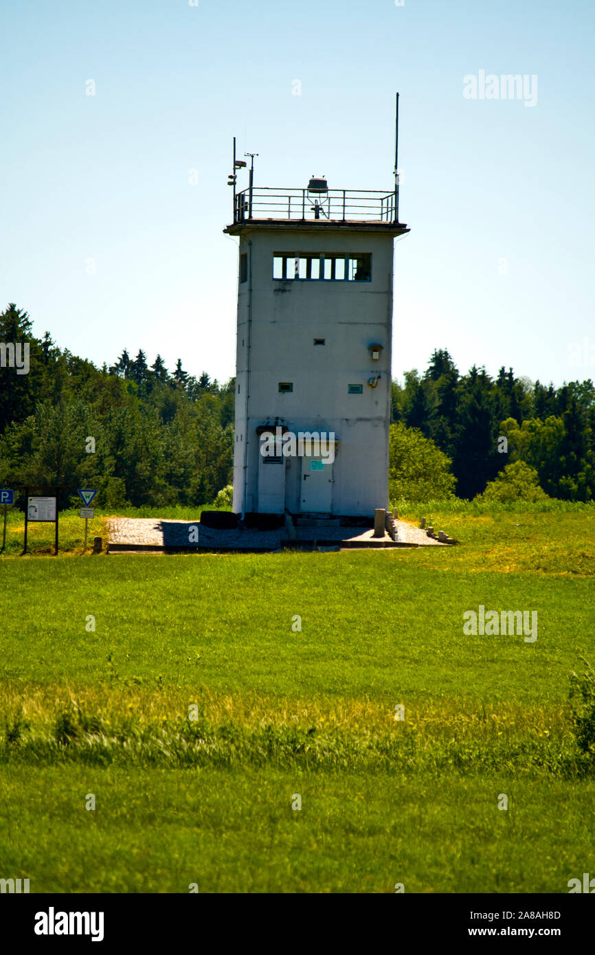 Torre di vedetta della ex frontiera interna tedesca tra RDT e la Germania a Behrungen Foto Stock