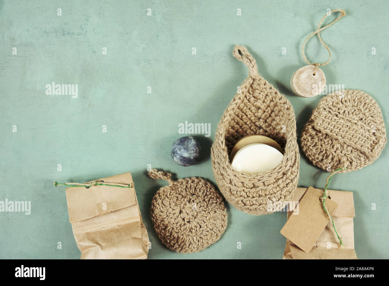 Eco-friendly kit di pulizia Sapone organico toalhinha di iuta. Rifiuti Zero, plastica-free Foto Stock