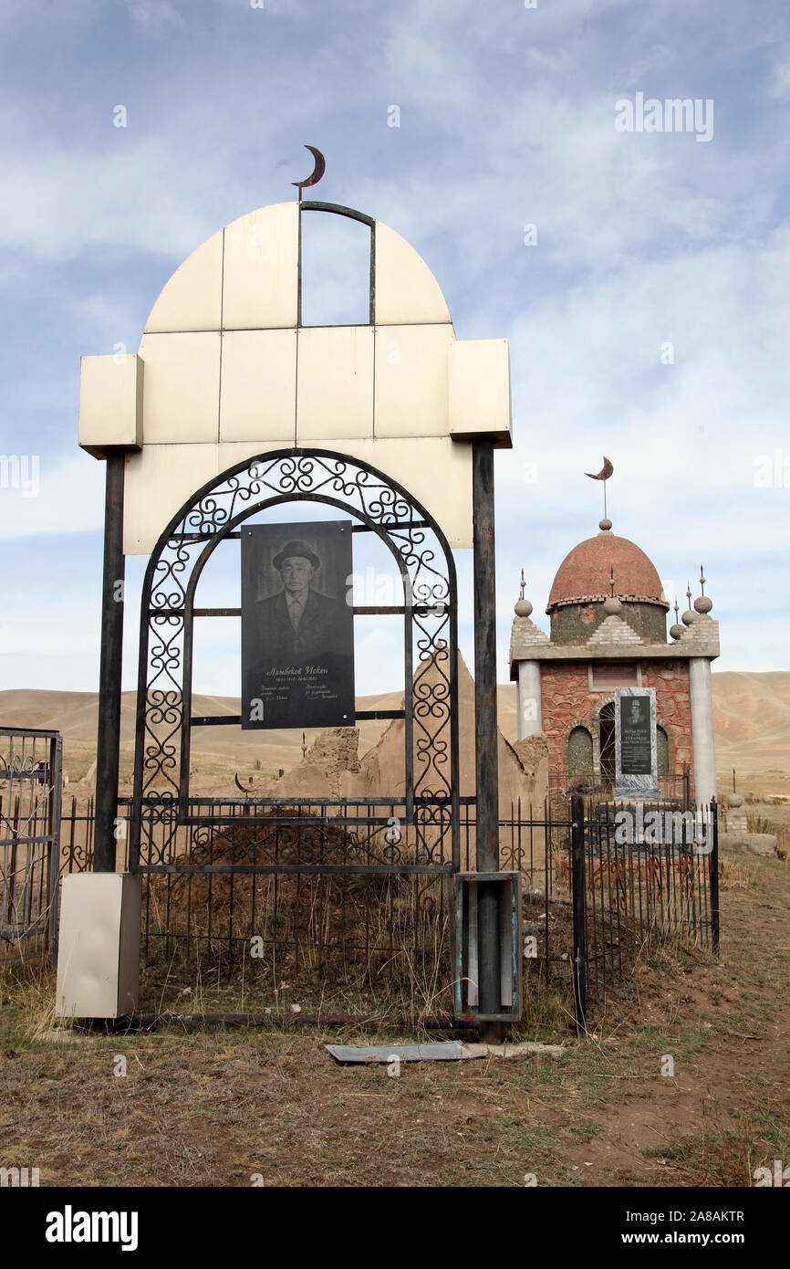 Musulmani sito di sepoltura nelle zone rurali del Kirghizistan Foto Stock
