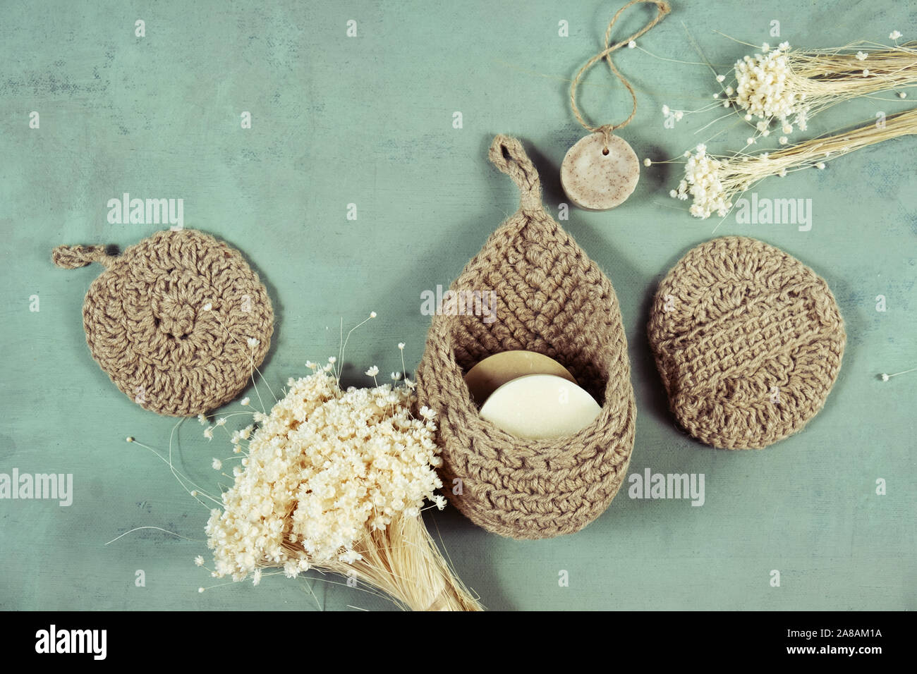 Eco-friendly kit di pulizia Sapone organico toalhinha di iuta. Rifiuti Zero, plastica-free Foto Stock