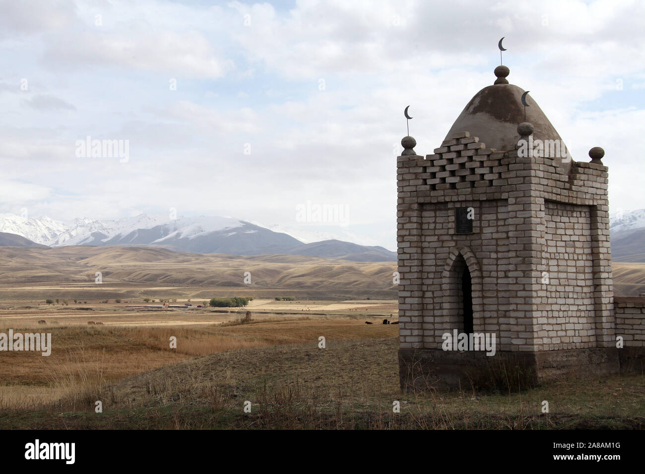Musulmani sito di sepoltura nelle zone rurali del Kirghizistan Foto Stock