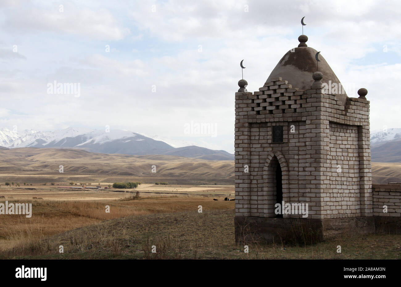 Musulmani sito di sepoltura nelle zone rurali del Kirghizistan Foto Stock