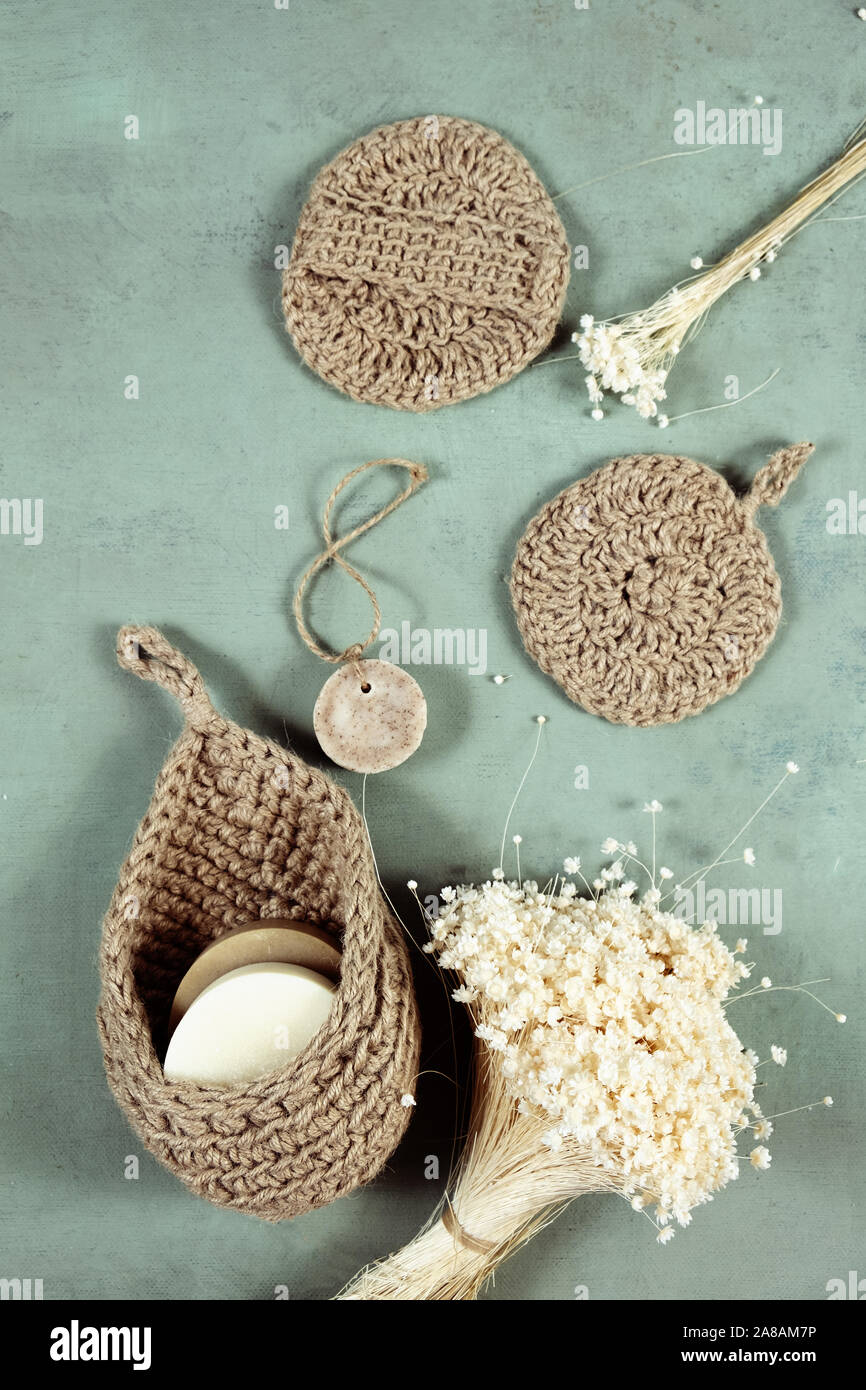 Eco-friendly kit di pulizia Sapone organico toalhinha di iuta. Rifiuti Zero, plastica-free Foto Stock