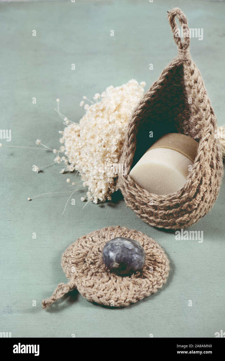 Eco-friendly kit di pulizia Sapone organico toalhinha di iuta. Rifiuti Zero, plastica-free Foto Stock