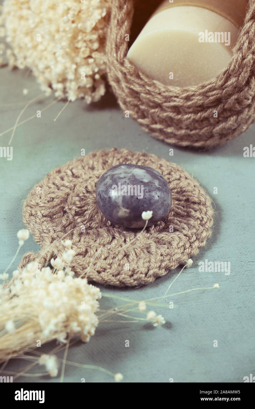 Eco-friendly kit di pulizia Sapone organico toalhinha di iuta. Rifiuti Zero, plastica-free Foto Stock