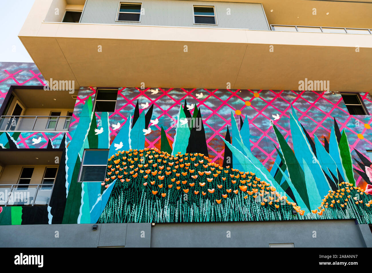 SOHO Scottsdale Townhome comunità, edificio murali dipinti da Leticia Huerta. Foto Stock