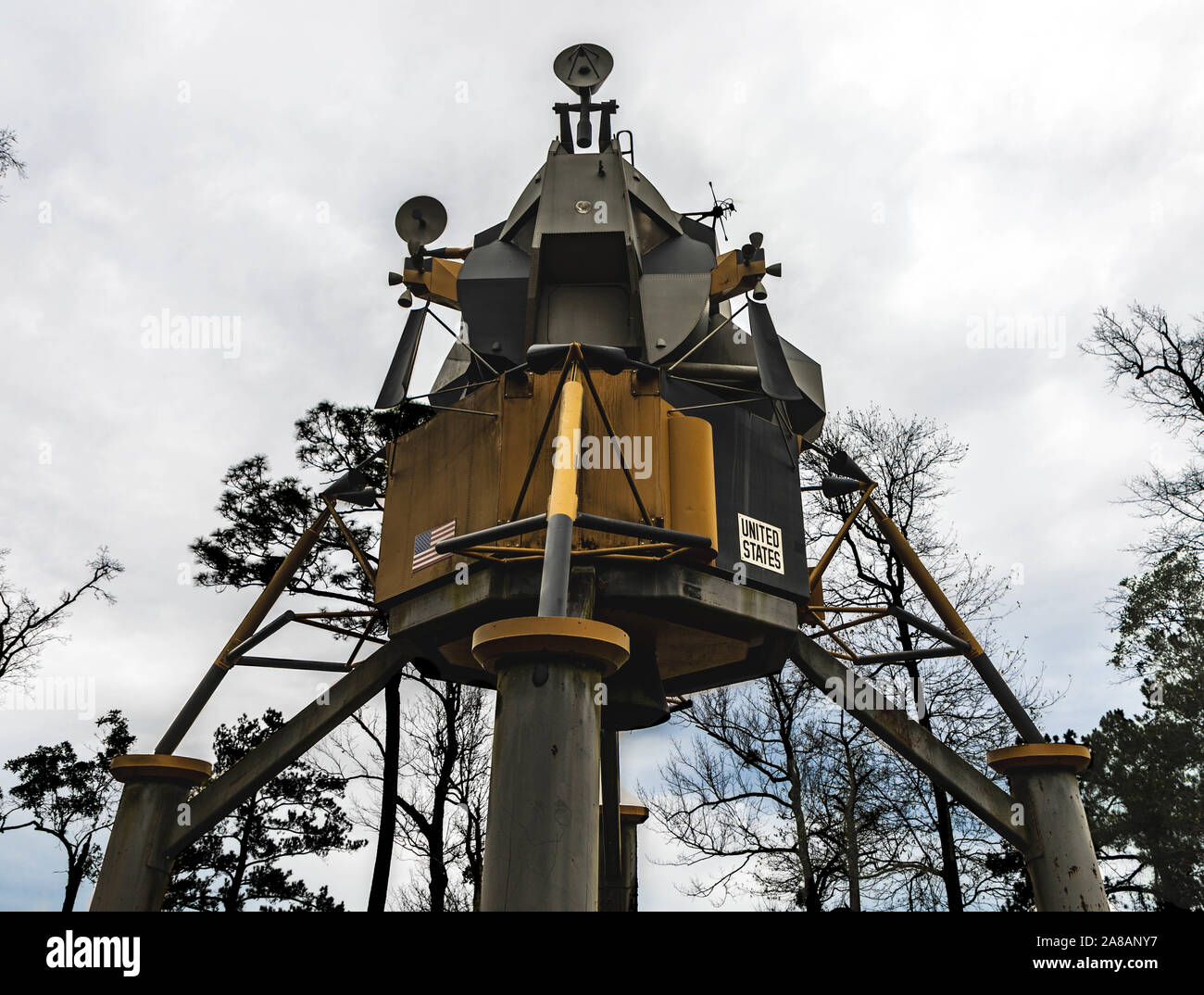 Questo di trenta piedi di altezza replica di un Apollo lunar lander abbellisce la parte anteriore del Mississippi Centro di Benvenuto sulla Interstate 10 in Pearlington, Mississipp Foto Stock