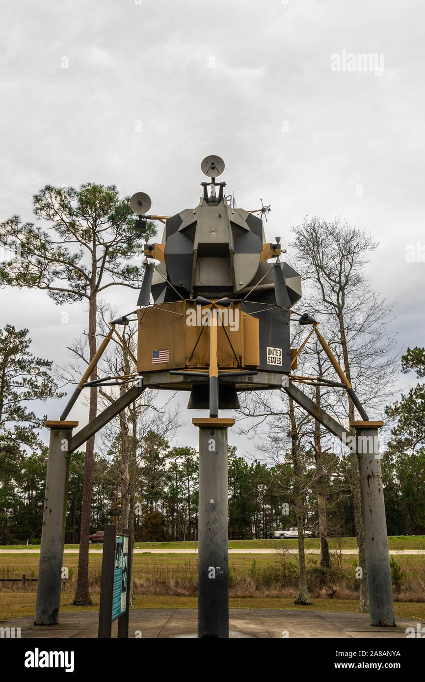 Questo di trenta piedi di altezza replica di un Apollo lunar lander abbellisce la parte anteriore del Mississippi Centro di Benvenuto sulla Interstate 10 in Pearlington, Mississipp Foto Stock