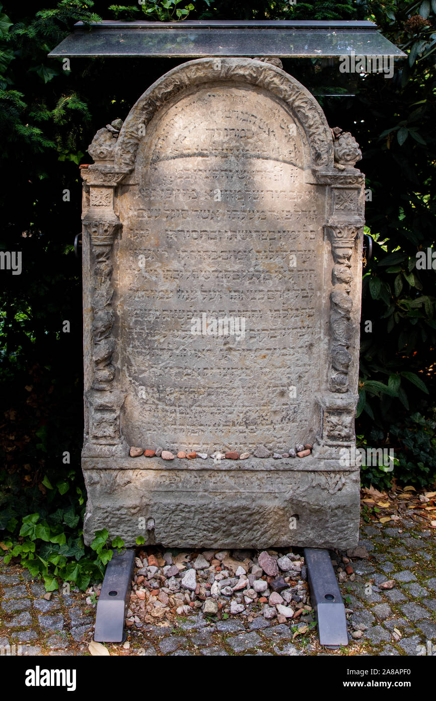 Grosse Hamburger Strasse cimitero, Mosè Mendelssohn (1729-1786) Headstone, il più antico cimitero ebraico di Berlino, Germania. Foto Stock